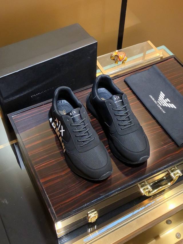 商品名称：Armani 阿玛尼 正规码数: 38-44 休闲鞋 商品材料：精选 牛皮鞋面，柔软羊皮垫脚；原厂特供大底。